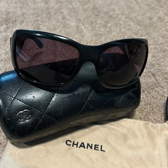 Vintage CHANEL sunnies - Picture 6 of 9